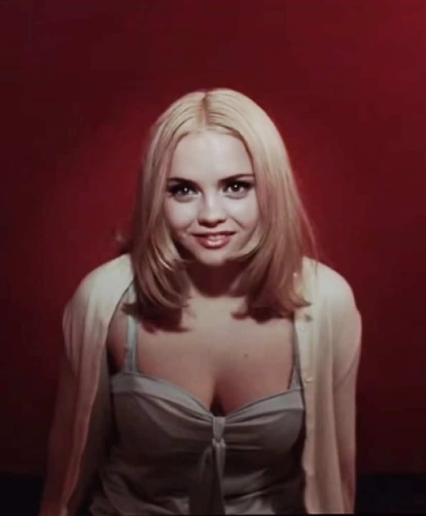 I loved the aesthetic of this movie #buffalo66 #buffalo66movie #buffalo66edit #layla #laylabuffalo66 #christinaricci #christinaricciedit #vincentgallo #edit 