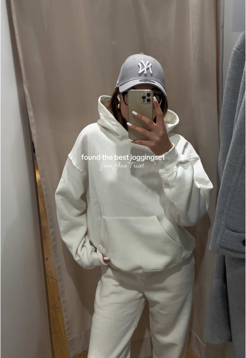 so cozy 🤍#creatorsearchinsights #sweatpants #wideleg #fashion 