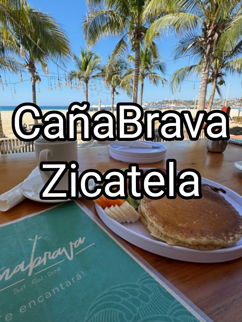 #desayuno en #zicatela #puertoescondido #oaxaca gran lugar y excelente vista #petfriendly  @cañabravazicatela #chilaquiles #cecina #hotcakes 