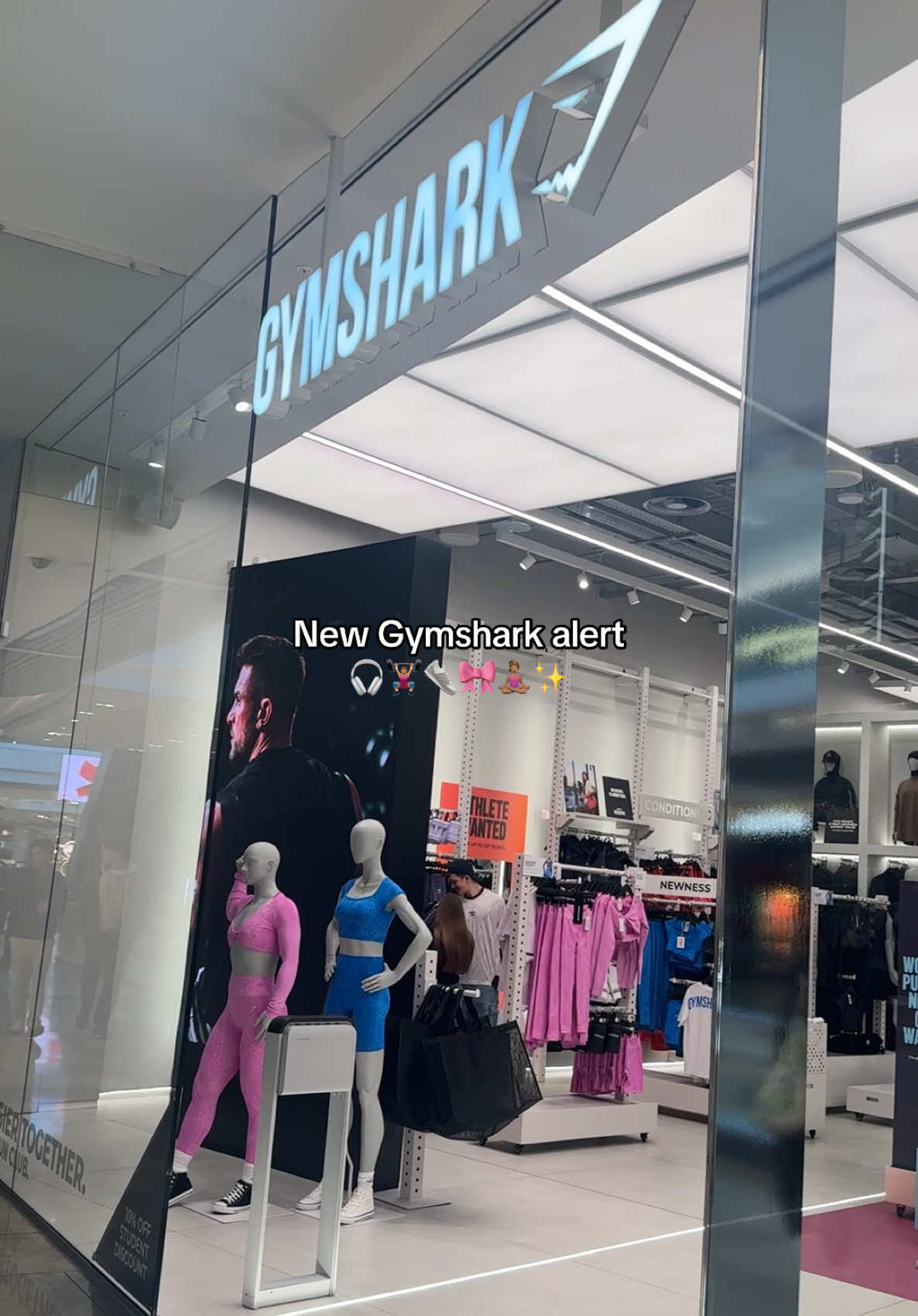 New collections at Gymshark🎀✨🎧 @Whitney Simmons #fyp #foryoupagee #gymshark #gymmotivation #gym #weightloss #caloriedeficit #girlythings