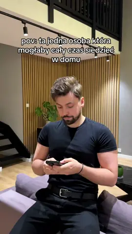 to jak, kto z Was zna osobę która mogłaby tylko cały czas… siedzieć w domu? 🤠