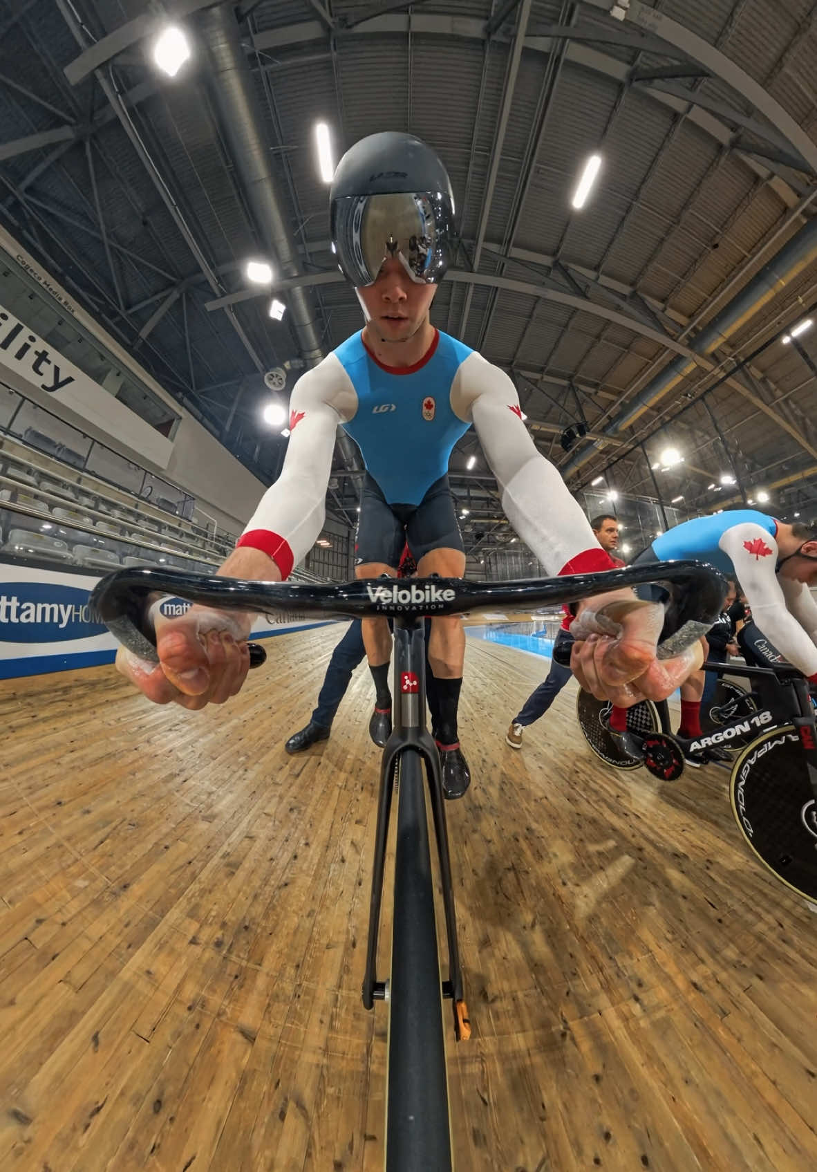 Chasing the Team Sprint in a BIG GEAR. #trackcycling #cycling #fixie #fixedgear #teamsprint