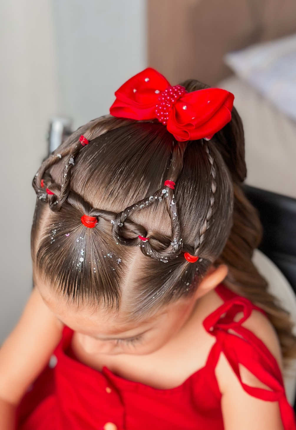 Penteado infantil 🎀 . . . . . . . . . . #penteadoinfantil #peinados #maedemenina #penteadosfaceis #penteados #maternidade 