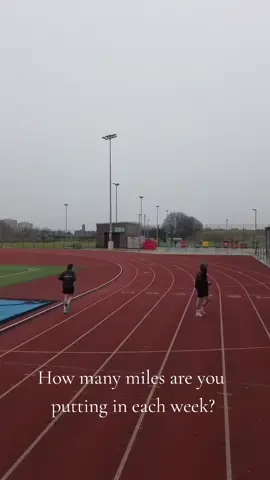 I'm averaging 40km weekly ( 24.8 miles) what's yours?  #trendingvideo #trackworkout #motivation #Fitness #training #Running #halfmarathon 