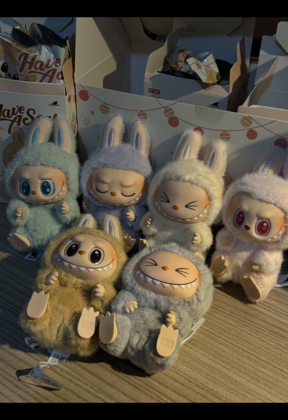 I’m addicted to Labubu💕 #popmart #popmartunboxing #unbox #labubu #labubuthemonsters #labubumacarons #blindbox 