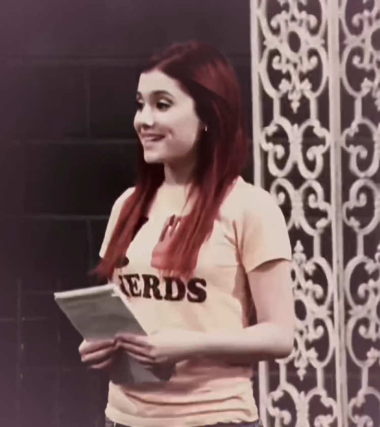 I’m seeing a pattern in the audios I’m using…#charlixcx || #edit #edits #cat #catvalentine #ariana #arianagrande #victorious #nickelodeon #lipgloss #xyzbca #xyzcba #viral 