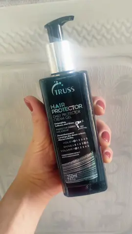 Protetor térmico pra cabelos da Truss é um dos melhores do momento, deixa seu fios macios e protegidos do calor do secador e do sol. #cabelos #truss #tratamentocapilar #secador #praia 