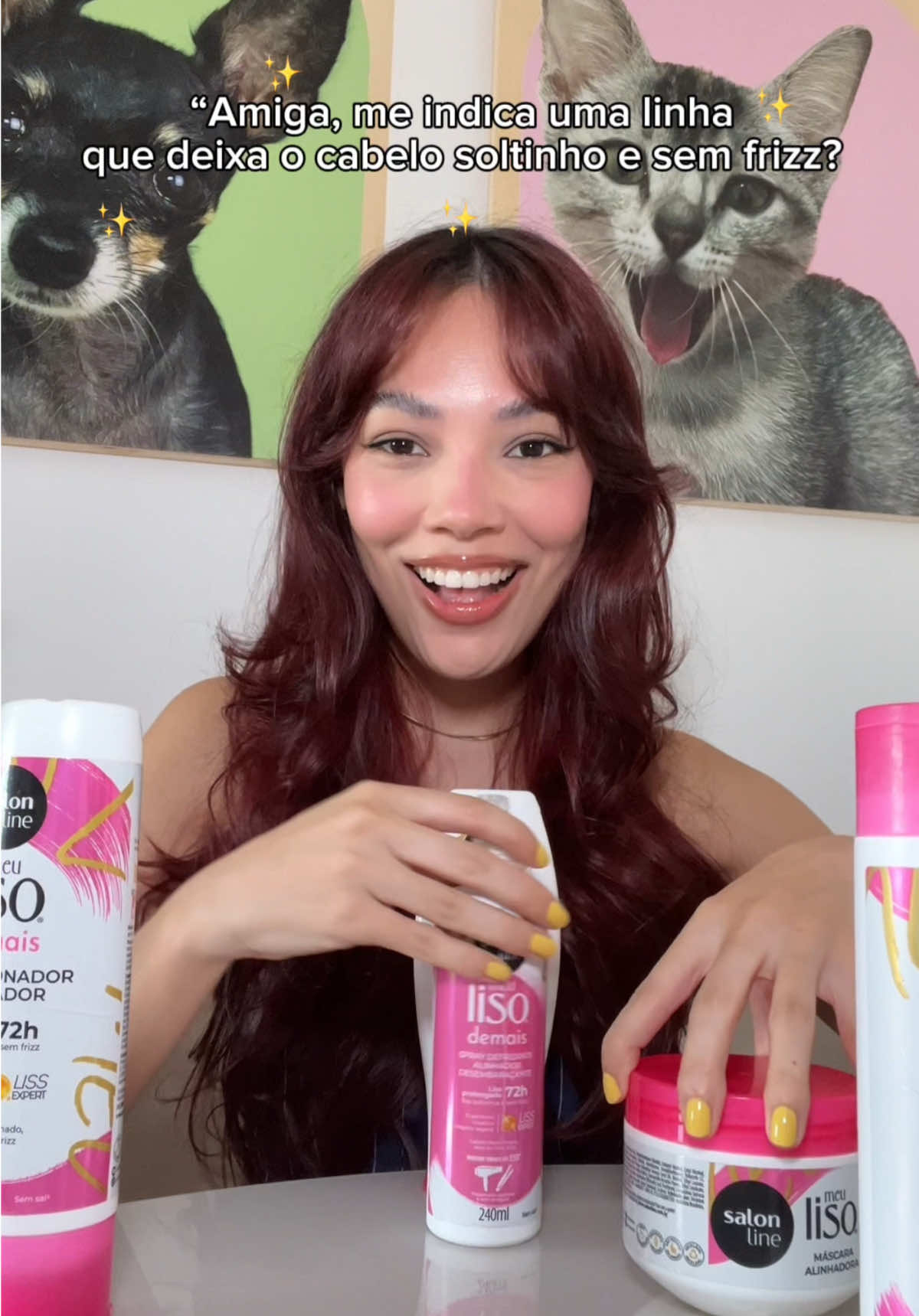 Fios soltinhos, alinhados e sem frizz? É agora! 💗✨ A linha Meu Liso Demais da @Salon Line é a escolha perfeita para um liso impecável, sem pesar nos fios! ✨ Com D-Pantenol, Creatina e Colágeno Vegetal, essa linha proporciona hidratação profunda, alinhamento capilar, pontas seladas e zero frizz. O shampoo e o condicionador limpam sem ressecar, enquanto a máscara, o acidificante, o creme para pentear e o spray térmico garantem brilho, maciez e proteção. O resultado? Fios alinhados, soltos e com movimento natural – até na minha franja! 😍 #salonline #migssalonline #heymigssl #publisl #dicadecabelo #dicadeamiga #cabeloliso