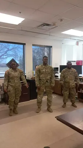 Finding motivation with our troops me and my 1SG battle.... 1SG ish 💪🏿😎💪🏿# #FORYOU #fyp #fypシ゚viral #miltok #BlackTikTok #LIVEhighlights #militarylife #viralvideo #TikTokLIVE @Sam🦋 @auravisionss 