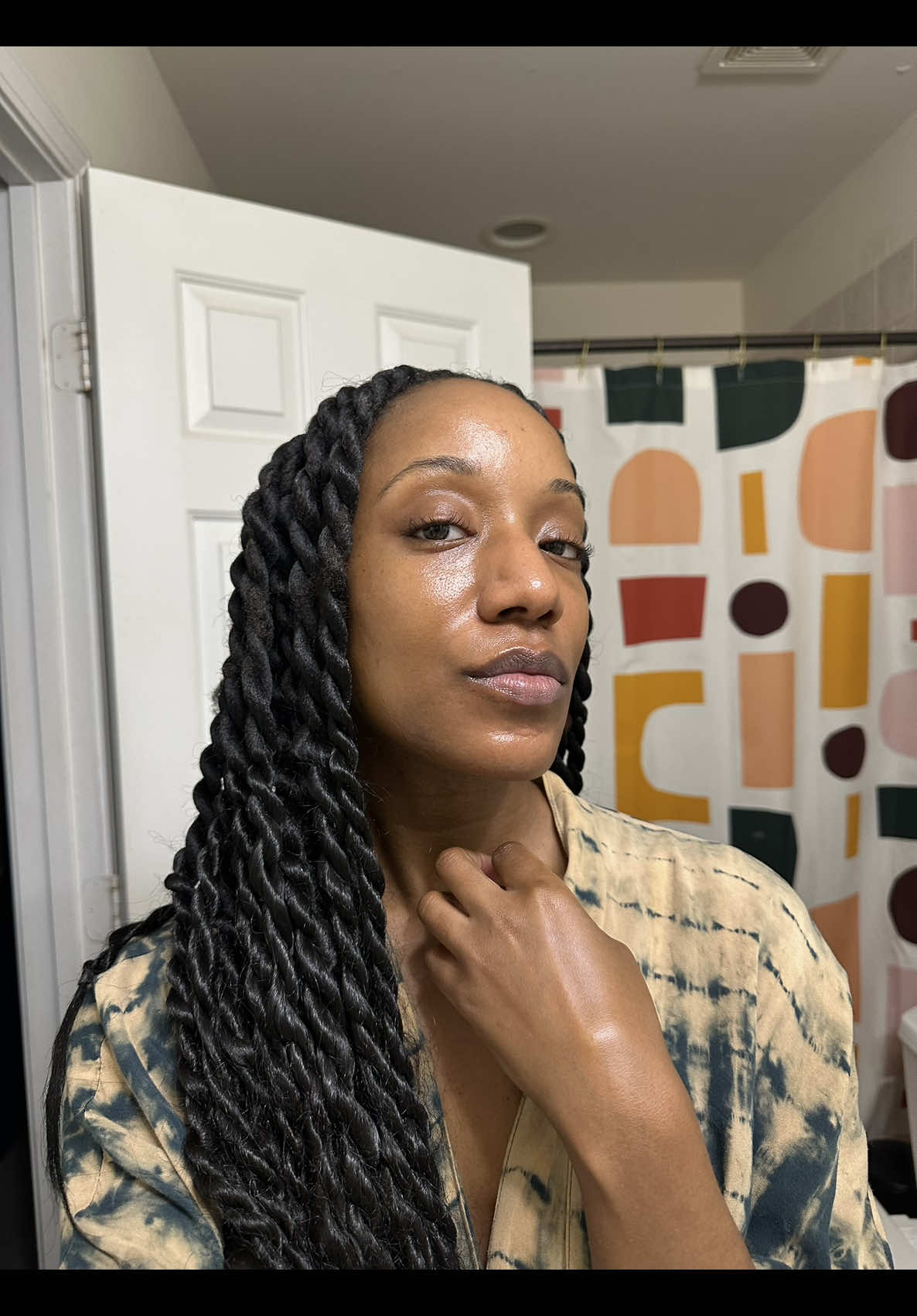 Oily skin? I got you!  This simple routine keeps shine in check without stripping your skin.  -Foaming gel cleanser – Bye, excess oil!  -Lightweight hydrating toner – Balance = no overproduction.  -Niacinamide or Salicylic Acid serum – Keeps oil & breakouts under control.  -Gel moisturizer – Hydrates without the grease. -Matte sunscreen – Because SPF is non-negotiable!  Oily skin thrives when it’s hydrated & balanced, not dried out! 🫶🏽  #oilyskin #oilyskincare #skincareroutine #hydratingskincare #skincarecommunity 