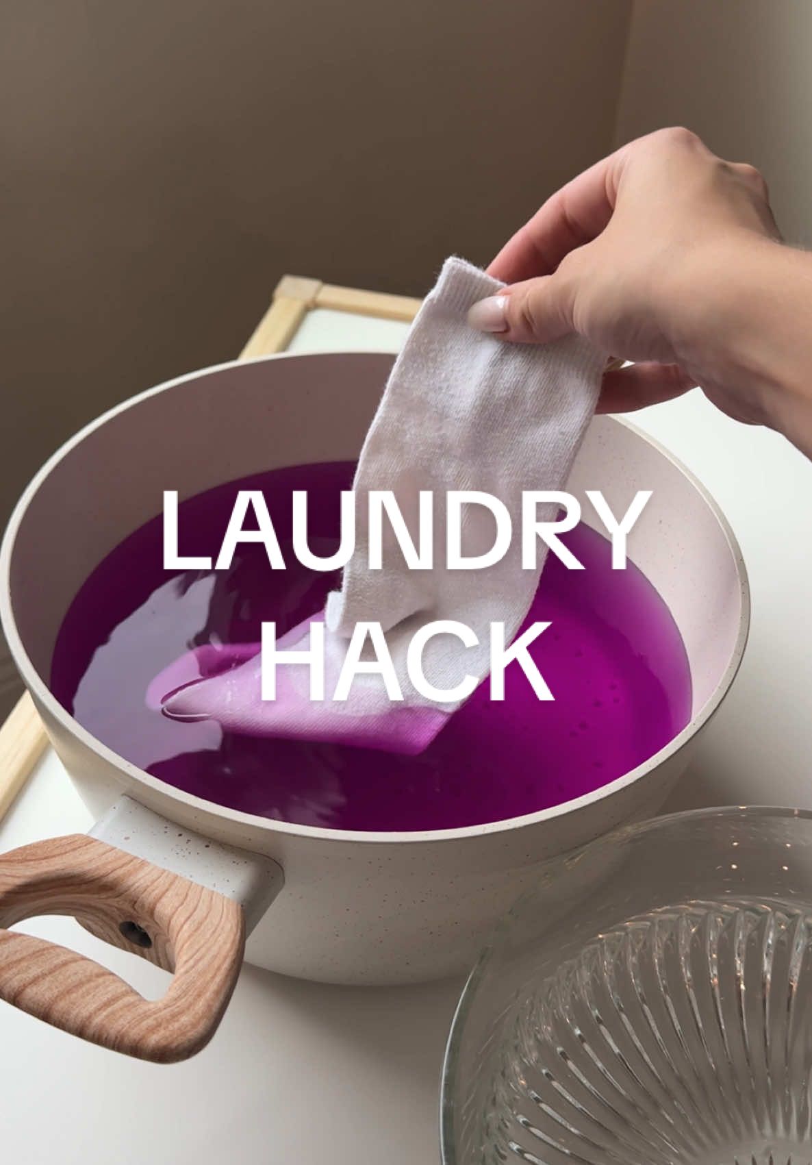 My grandma told me this SECRET laundry hack. Love the moment when it turns white instantly😱 #laundry #laundryhack #laundrytok #CleanTok #whitesocks #hacks #hacksandtips #grandma #white #whiteclothes 