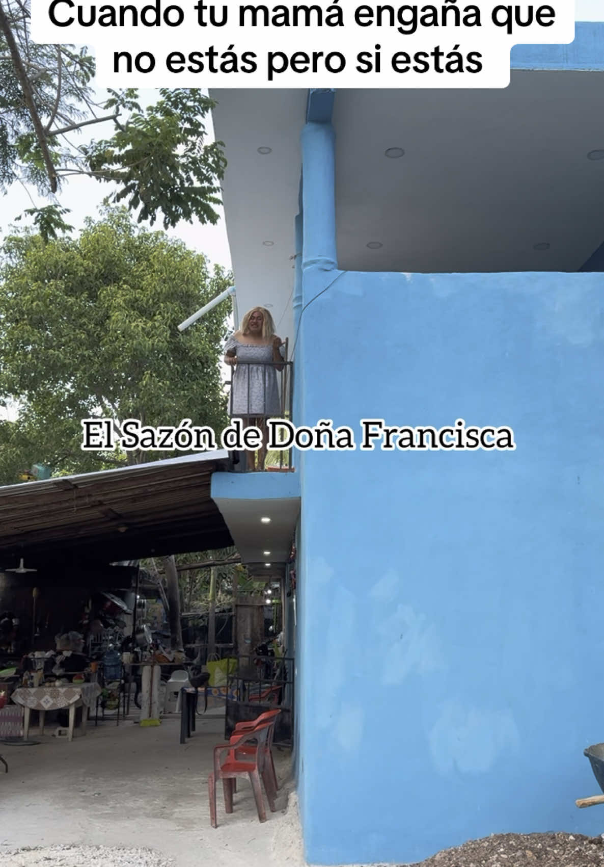 Cuando tu mamá engaña que no estás pero si estás 