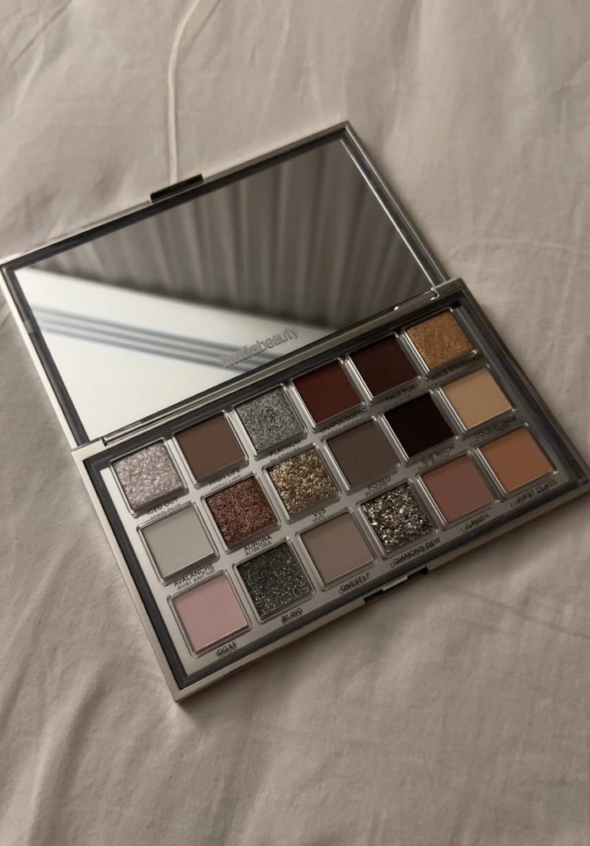 I definitely believe him #icynude #hudabeauty #huda #sephora #makeup #eyeshadowpalette 