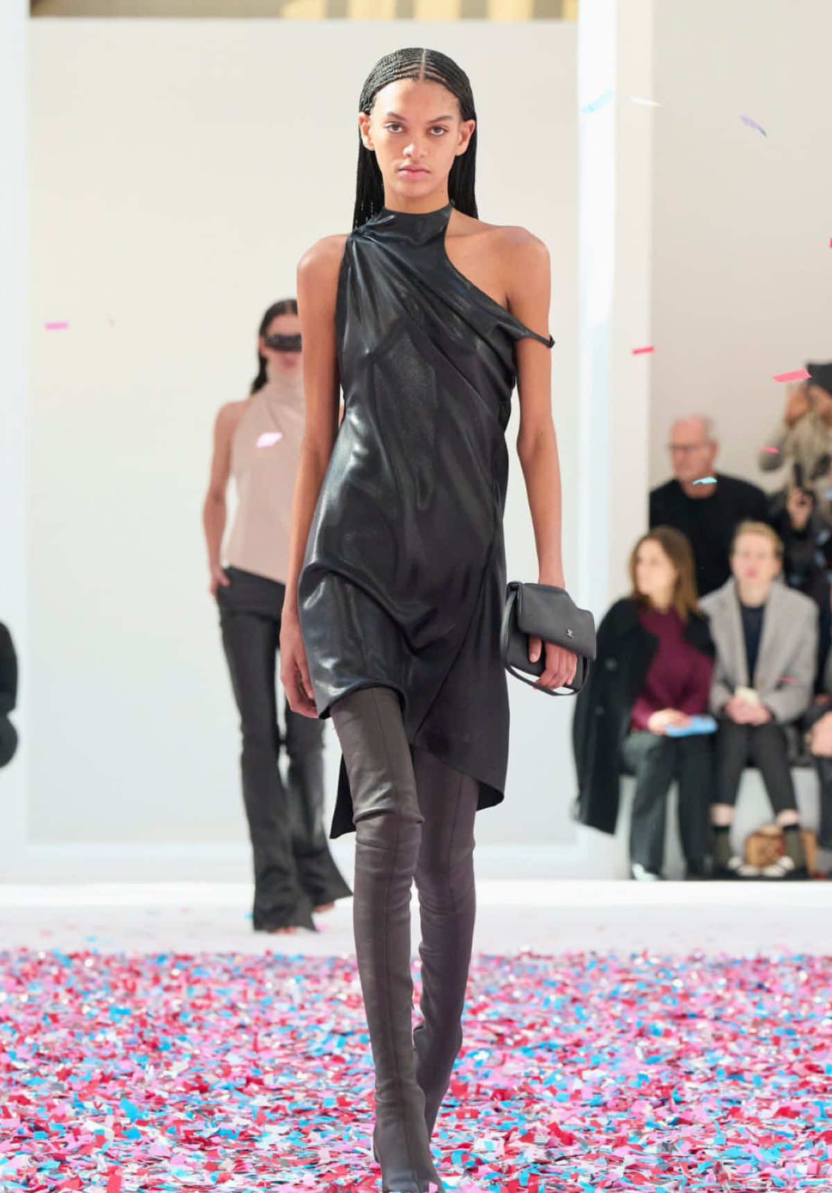 debut de mi hermana como modelo #model #fashionweek #paris #moda #courreges #fyp #imgmodels 