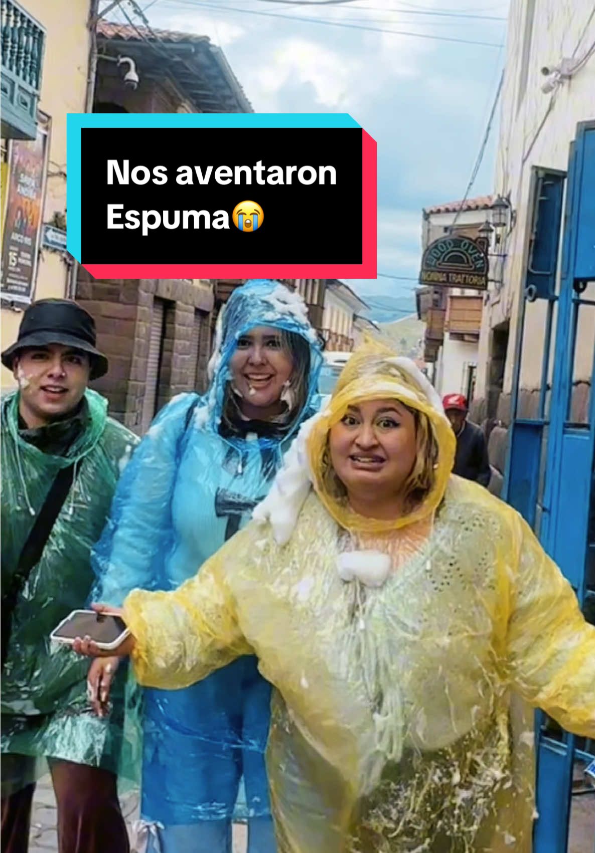 Nos tocó el carnaval de Cusco en Perú 😂 @CAROLATV_ @El Tío Néstor 💡 