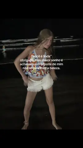 as vezes da vontade de ficar feia, só pra achar alguém q goste de mim pelo caracter kakakaka #fyp 