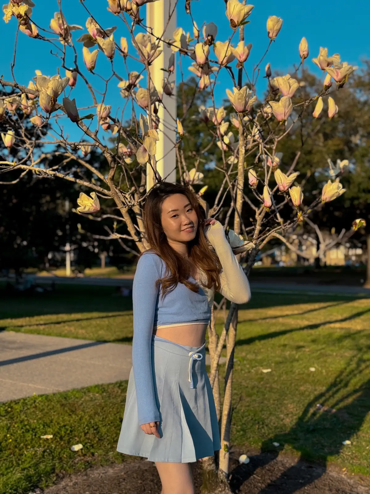 Shoutout to @United Airlines for the blanket + pillow + sanitizing wipes  #fyp #picnicdate #dates #couple #dating #Relationship #picnic #sushi #parks #dateideas #houston 