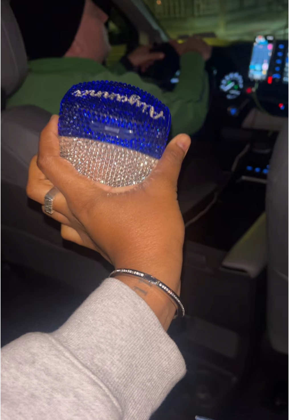 Trying the Longhorn Parmesan Crusted lamb chops 🙂‍↔️🥩 #longhornsteakhouse #vaseline #lambchops #cold 