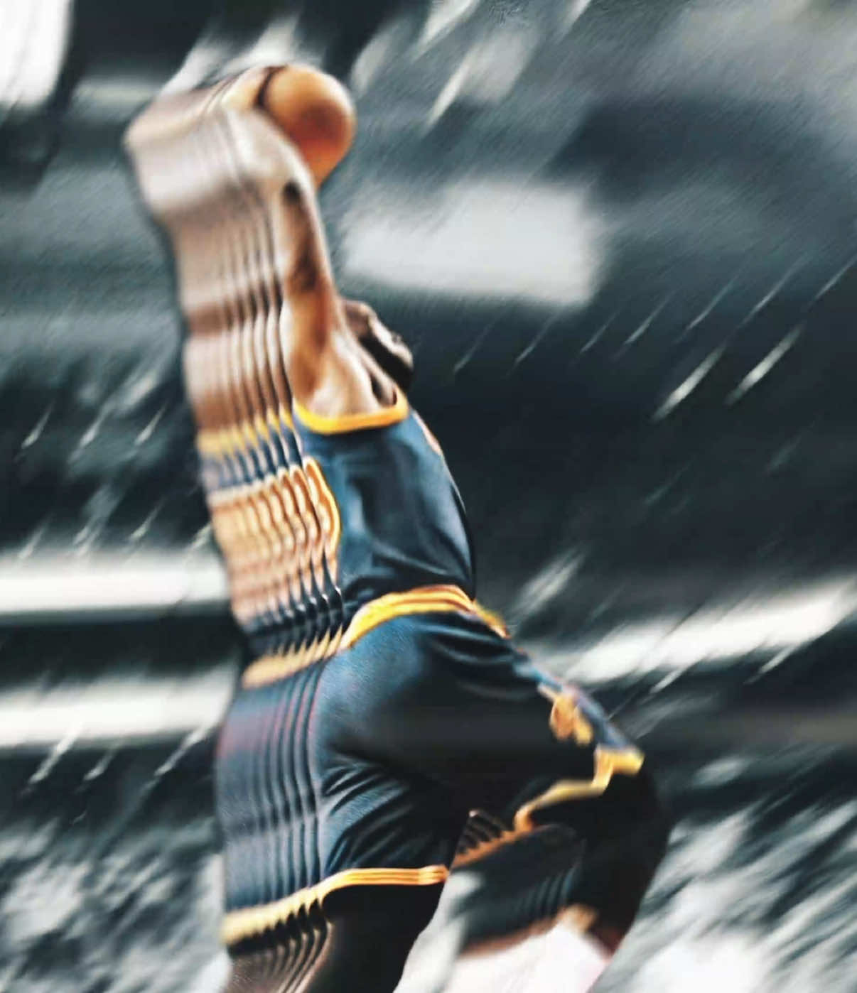 Expecting me to clutch a 1v6😭🙏 || @Melly Mike #aftereffects #lebronjames #ballondor #nbaedit #viral #xyzbca #fyp 