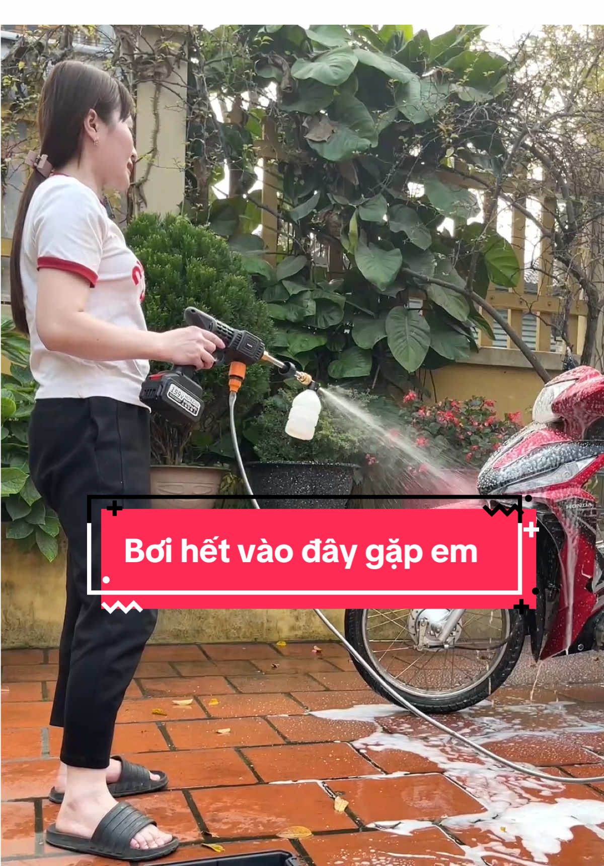 Máy Rửa Xe Cầm Tay 2Pin  HiTaChi 199V,Máy Xịt Rửa Sân Vườn,Xịt Rửa Cao Áp Có Tạo Bọt Tuyết #mảyuaxehitachi #mảyuaxecamtay2pin #mãyitruacaoapcotaobottuyet 