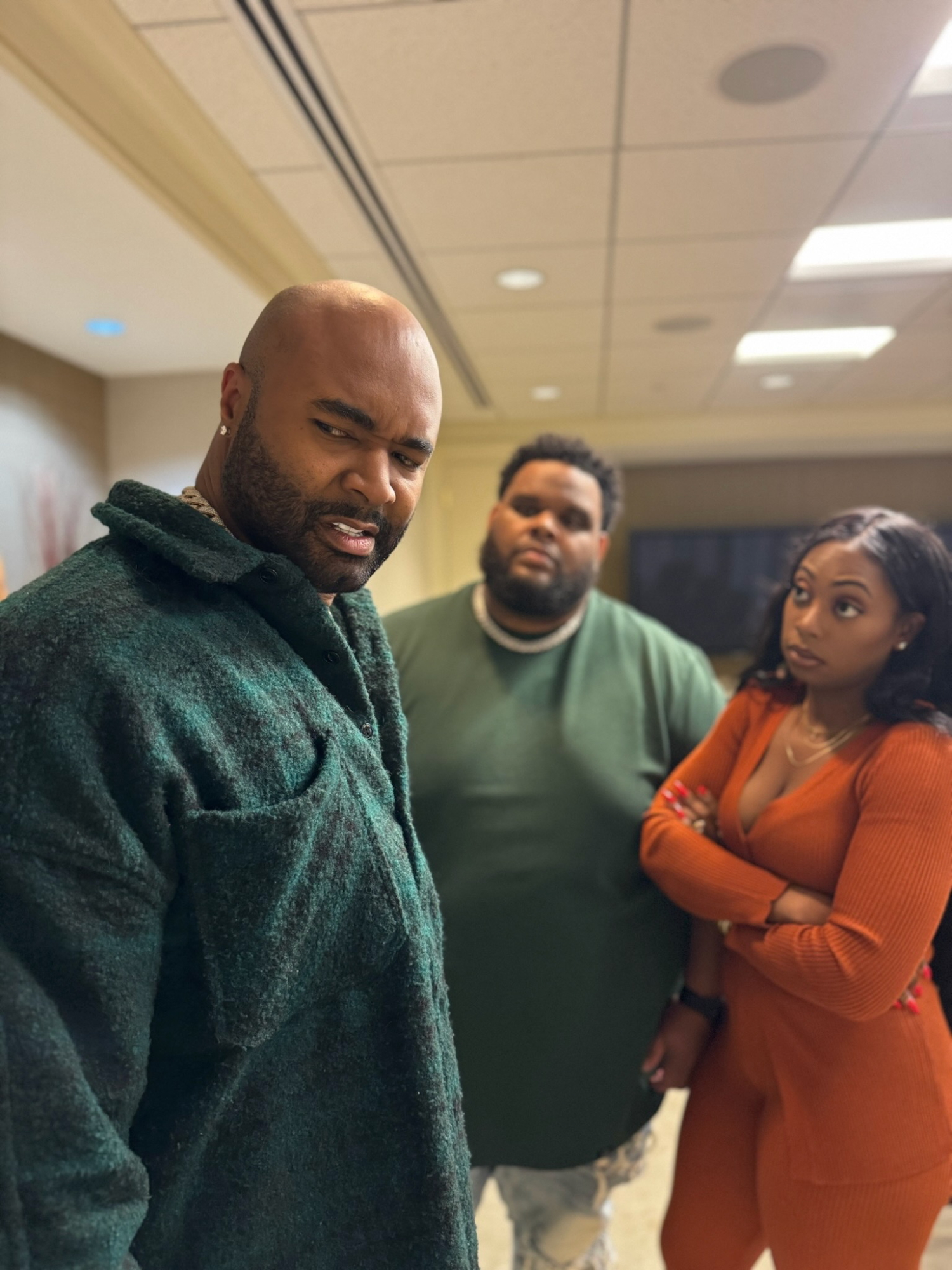 When Rafi warns Mike he’s a marked man! #God #Jesus #Jesusispoppin #Jesusbeenpoppin #kountrywayne #letthatsizzleinyourspirit #helpisontheway #love #mikebless