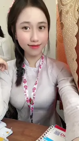 Em chỉ biết gạt nước mắt chứ chưa hề biết gạt tình ai 😇☺️😗#xh#hocsinhcap3