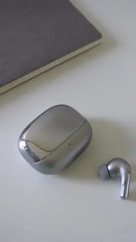 For those looking for better sound quality, the Xiaomi Buds 5 Pro use Wi-Fi audio streaming, allowing the phone to send audio directly to the earbuds over a higher-bandwidth, low-latency connection. This enables 96kHz/24bit lossless audio at up to 4.2Mbps, far beyond Bluetooth’s limits. If your device supports it, you get clearer, richer sound.  @xiaomi.official 