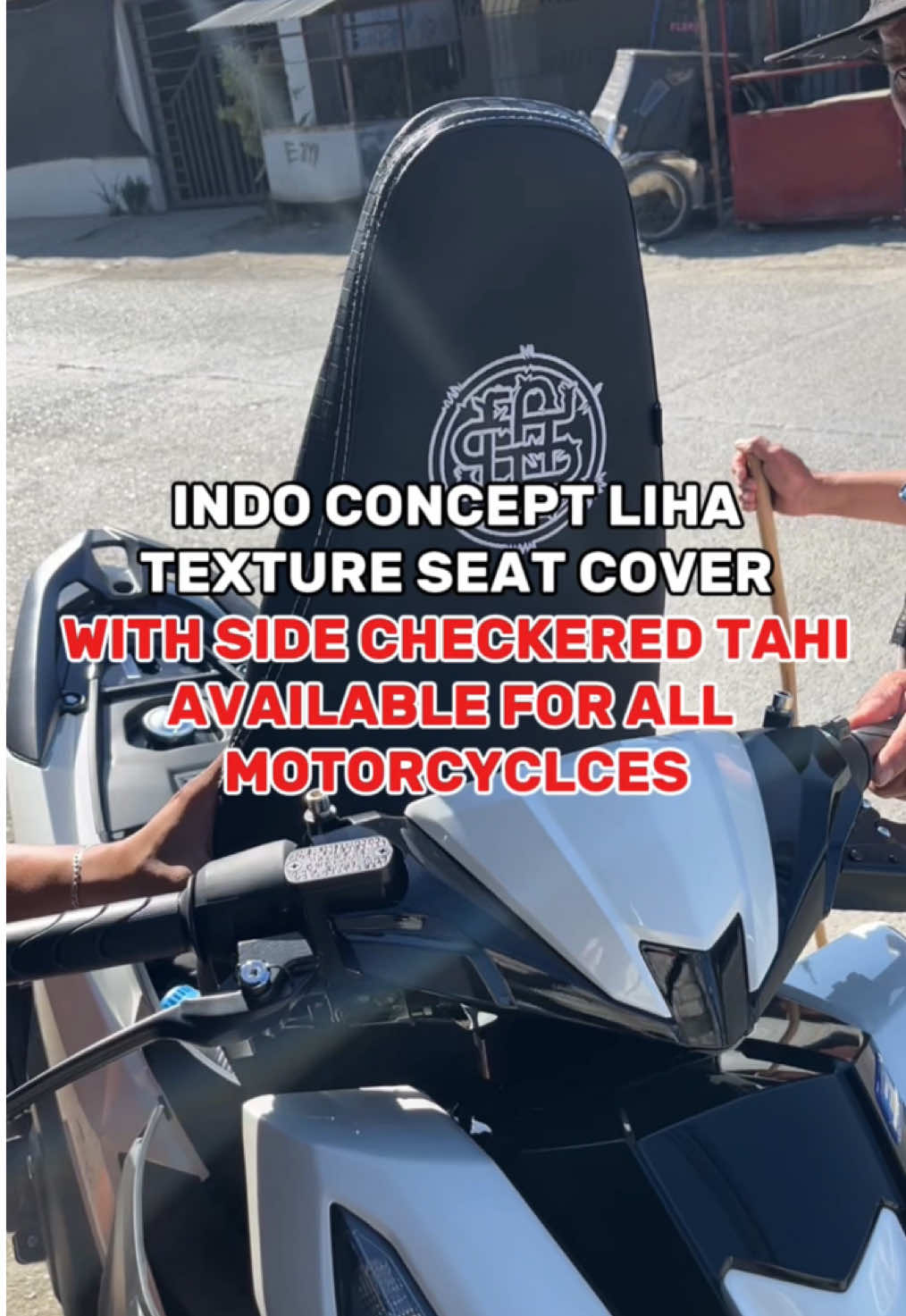 INDO CONCEPT LIHA TEXTURE SEAT COVER WITH SIDE CHECKERED TAHI AVAILABLE FOR ALL MOTORCYCLES #seatcover #lihaseatcover #racingseatcover #lihatextureseatcover #hondaclick #v3 #seatcoverformotorcycle #indoconcept🇮🇩 #indonesianseatcover #indonesiancover 