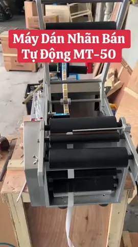 Máy dán nhãn bán tự động MT-50 dán nhãn trên chai tròn. #maydannhan #maydannhanchaitron #maydannhanbantudong 