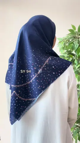 Motif baru lagi nih bestie 💖 Jangan sampai kehabisan yaaaah, yuk cek out sekarang di LIVE 😍 #sylahijab #hijabmotif #Voalpremium #Lasercut #Tudung #hijabmalay #tutorialhijab #fyp #ramadhansale 