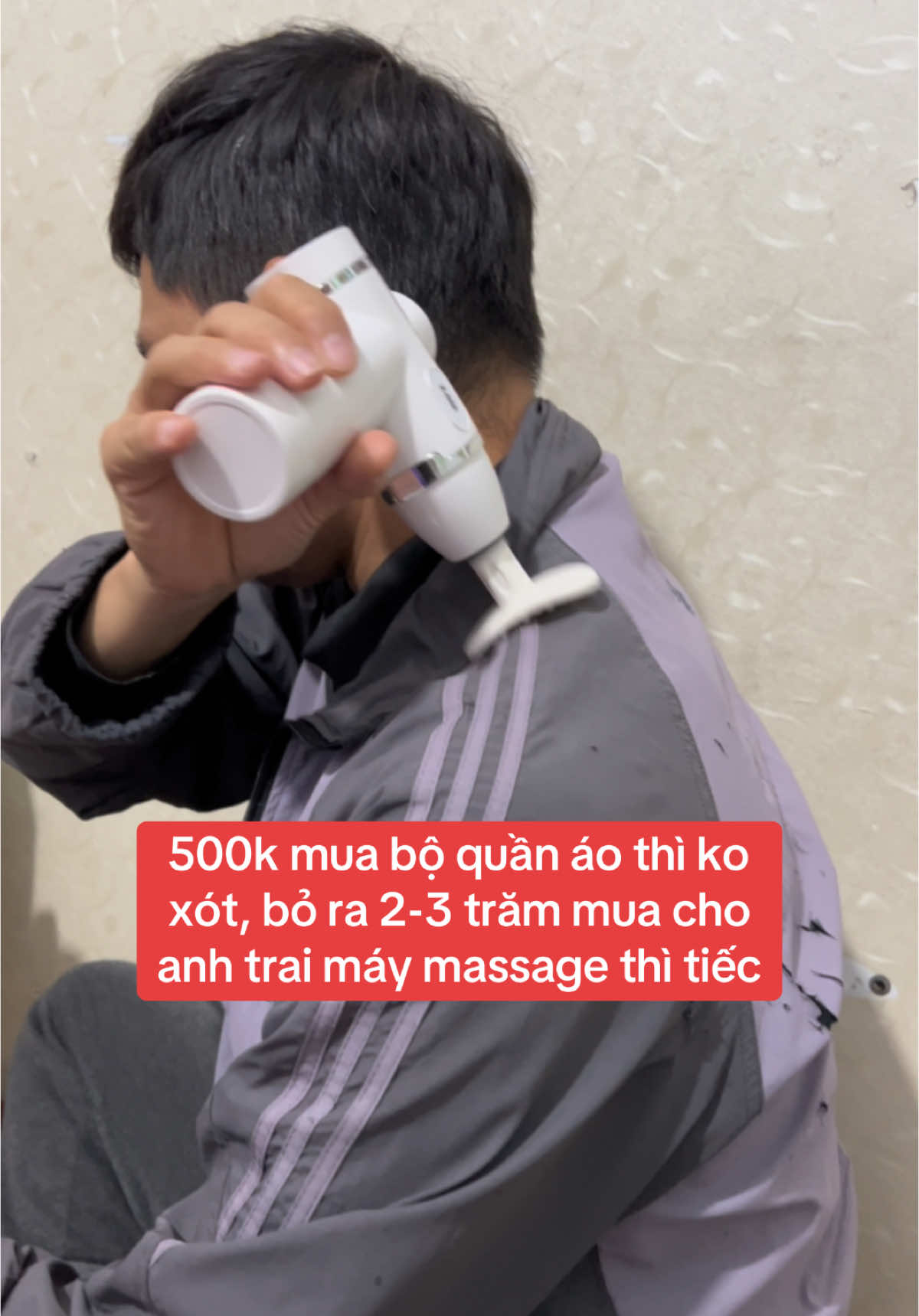 500k mua bộ quần áo thì ko  xót, bỏ ra 2-3 trăm mua cho a trai ốm  máy massage thì tiếc #maymassage 