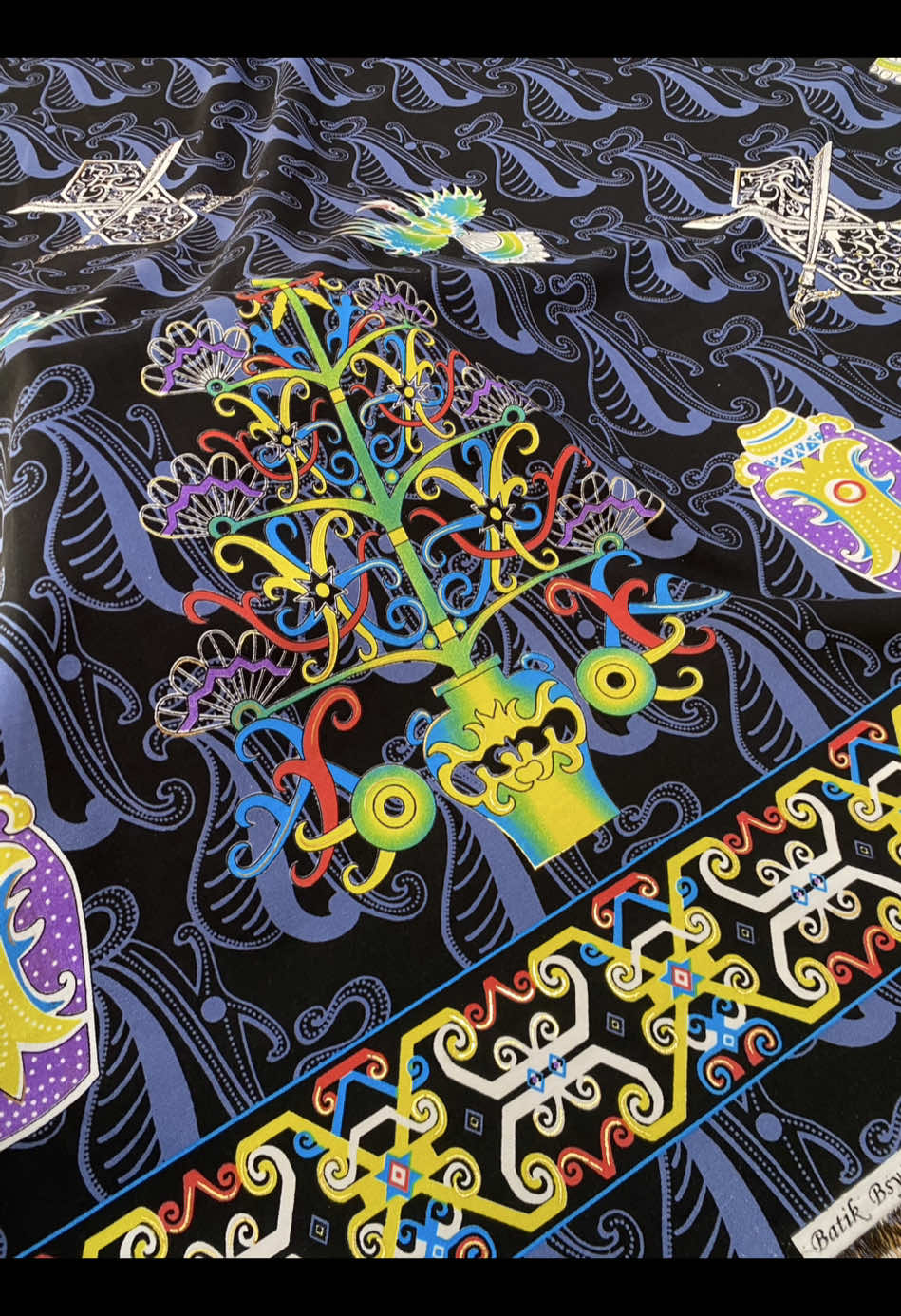 Warna hitam nya nih guys 😎 KHUSUS HARI SABTU MINGGU GRATIS PENGIRIMAN SELURUH INDONSESIA 📦 ✈️ Yuk cek keranjang kuning 🛒 #batik #kalimantantengah #batanggaring #benangbintik #tokokain #pky #jualkainbatik #tokokainpky 