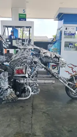 Depredador Chopper 🤟🏻😎 #depredador #chopper #moto #peliculas #disfraz #accion #emocionante  #arnoldschwarzenneger #paratiiiiiiiiiiiiiiiiiiiiiiiiiiiiiii #flypシ 
