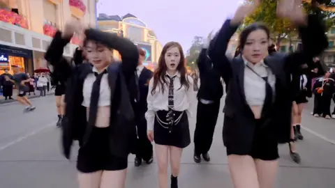 Ơ! Sao mặt JISOO căng thế? [KPOP IN PUBLIC | 1-TAKE] JISOO (T|7) - earthquake Dance Cover By BlackSi From Vietnam #xuhuongtiktok #trending #douyin #hocsinh #kidsdance #dj #flashmob #kpop #shuffle #aerobics #dancer #dancecover #mua #vannghetruong #haokhivietnam #linhthiengvietnam #kpop #jisoo 