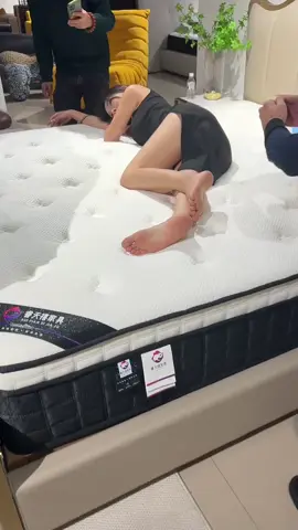 大风吹倒梧桐树，唯有莉莉拿不住 杨柳细腰走起步，美到灵魂最深处， 电动床垫，律动，锻炼腰部，缓解疲劳#床垫 #电动床垫#智能床垫 #科技改变生活 #夫妻生活情趣很重要💘💘💘 #夫妻生活 #床垫推荐 #家居好物 #好物推荐 #梦境般的时刻 #我要上热榜