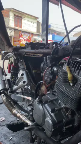 Ready bolo 😉#fyp #fypシ゚viral #fypシ #fypage #masukberanda #liwatberanda #mecanic #herexgank #cb 