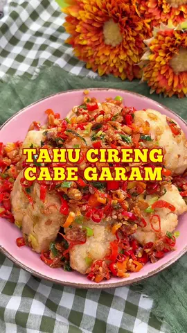 TAHU CIRENG CABE GARAM🔥 makanan viral ini di pakein bumbu cabe garam kenapa makin nagih yaa!!  Apalagi minumnya pake es kopi abc klepon makin makin deh! Emang ya ice kopi abc klepon rasanya seenak itu! 🔽RESEP🔽 Tahu Cireng Cabe Garam  BAHAN :  5 buah Tahu putih ( potong jadi 2)  Tapioka  BAHAN CABE GARAM  15 siung bawang putih, cincang halus 15 buah cabe merah keriting 10 buah cabe rawit merah 2 batang daun bawang  1 sdt kaldu sapi bubuk 1/2 sdt lada 1/2 sdt penyedap  1 sdt gula 3 sdm bawang goreng  minyak untuk menunis #KopiABCKlepon #AkuButuhCoffee