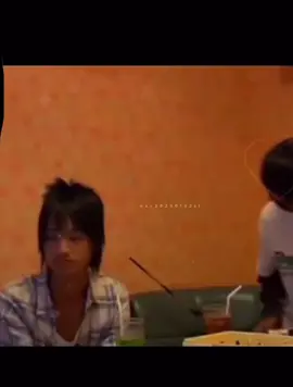 うたハラこーじ可愛いwwww (歌えハラスメント) #向井康二 #SnowMan #スノーマン #向井兄弟#本に隠れて笑うなwwwwwwwww #声可愛すぎ#昔のこーじ可愛すぎ#さすがお兄様です。