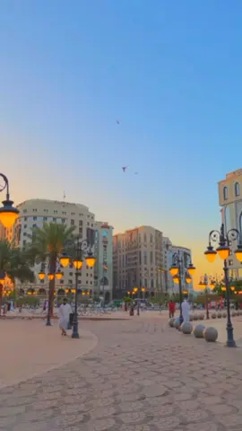 Langit Tak pernah Sama Ketika Sujudmu Berada di Tanah Suci. Mari Menjemput Panggilan Umroh  dan Biarkan Doa-Doamu Terbang  Ke Langit Ilahi..🤗 #madinah #mekkahmadinah #umrah #ramadhan2025 #mekkahmadinah🕋❤😇😊 
