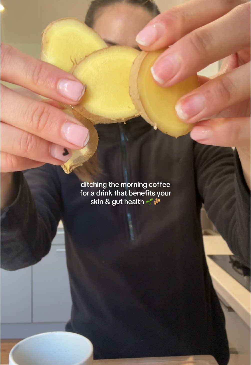 Putting my body first 🫚🌱 #ginger #healthydrinks #nocoffee #healthbenefits #skincare #skincaretips #clearskin #clearskintips #flaxseed #guthealthtips #guthealth #bloatingtips #bloatingrelief #ibs #acneproneskin #skintok #healthyrecipes 