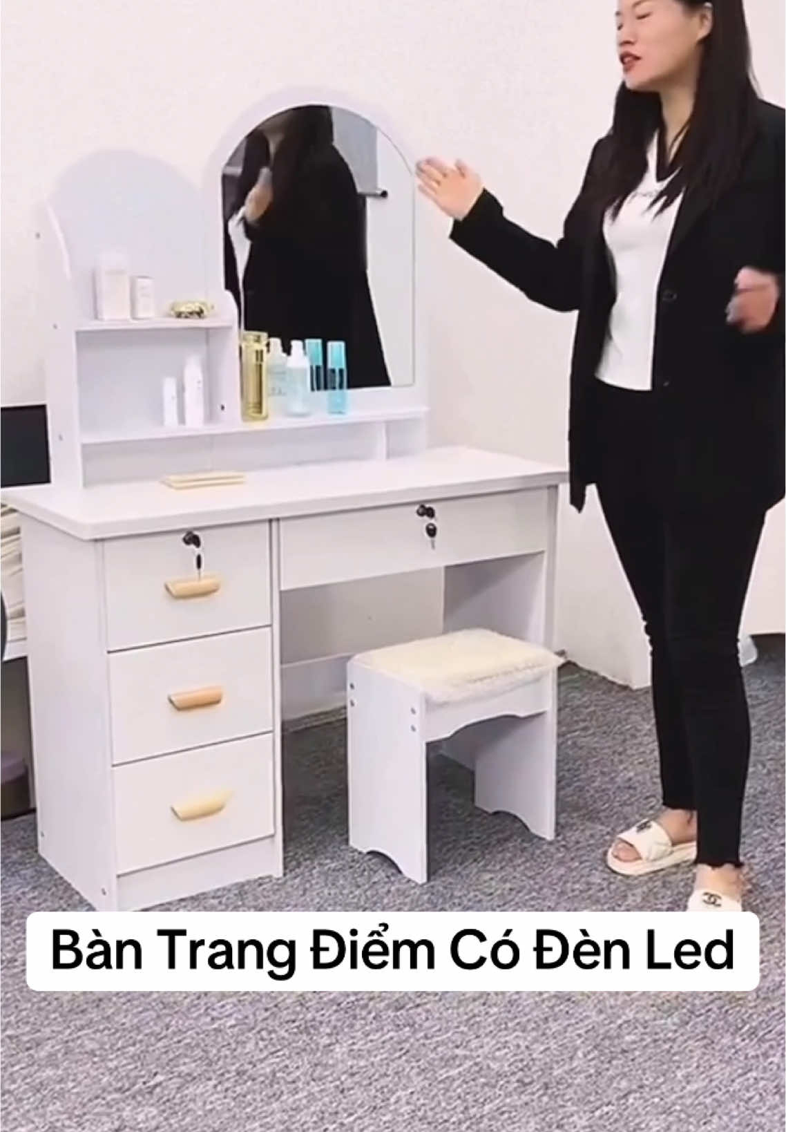 Bàn Trang Điểm Có Đèn Led Kèm Ghế#xuhuong #thinhhanh #giadungtienich 