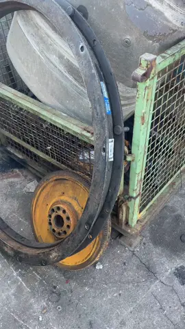 New Slewing ring on Trailer🦾 #truckmechanic #heavyweight #germany #diesel #fürdich #fyp #hardworkpaysoff #wheel #brakes #hardworkpaysoff #trailer 