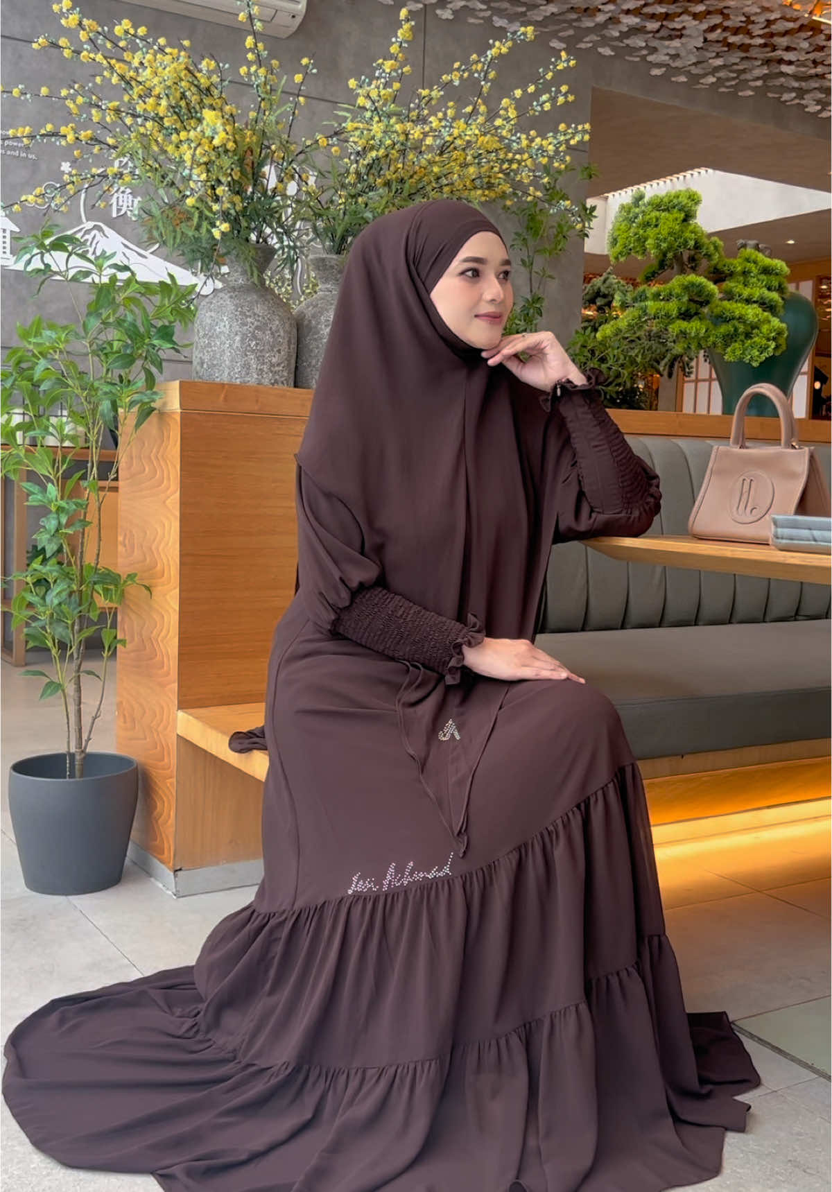 azzura coffe  #gamis #gamishitam #gamiskekinian #gamisumroh #modelgamisterbaru #gamislebaran #mahogany #gamismahogany 