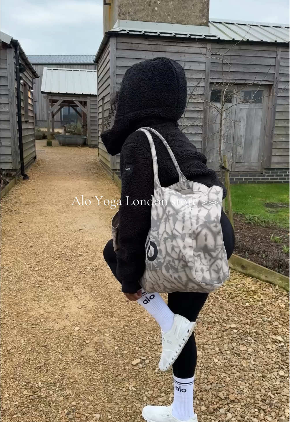 Forever obsessed with the Alo Yoga London store and every single Alo piece 💕 @Alo Yoga  #aloyoga #aloyogalondon #aloyogaclothing #pilatesoutfit #aloyogaset #activewear #outfitinspo #yogawear 