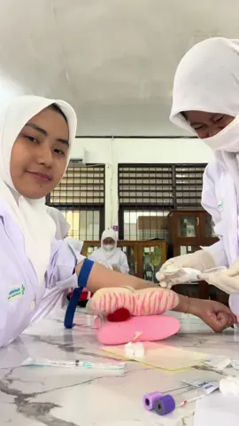 Pengambilan darah vena 💉🩸 #ATLM #mahasiswa #kesehatan #poltekkeskemenkes #fyyyyyyyyyyyyyyyy 