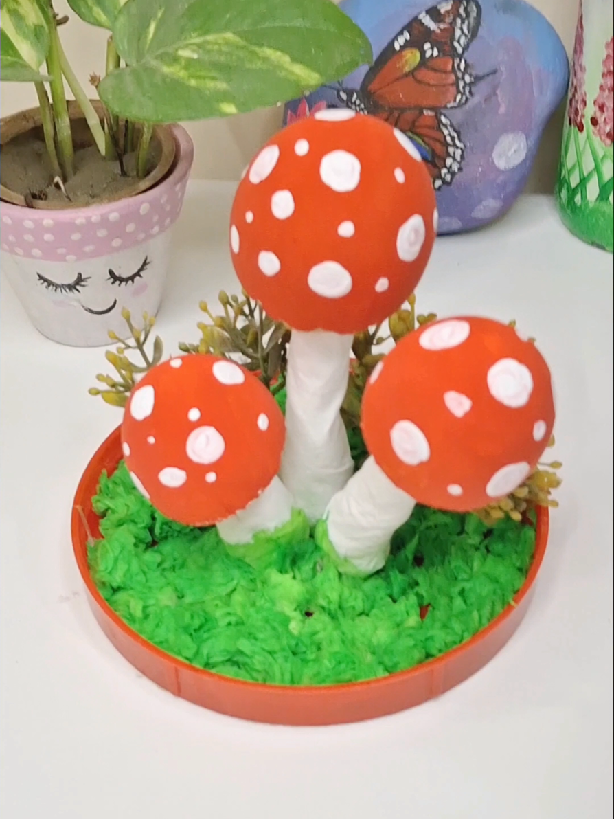 Easy mushroom craft /DIY mushroom made by egg shells /easy craft ideas #craftidea #fyp #foryou #foryoupage #trending #tiktok #art #artist #artandcraft #5minutecrafts #diyforkids #diymushroom #eggshell #drawing #painting #DIY #tissue #homedecor #showpigs 