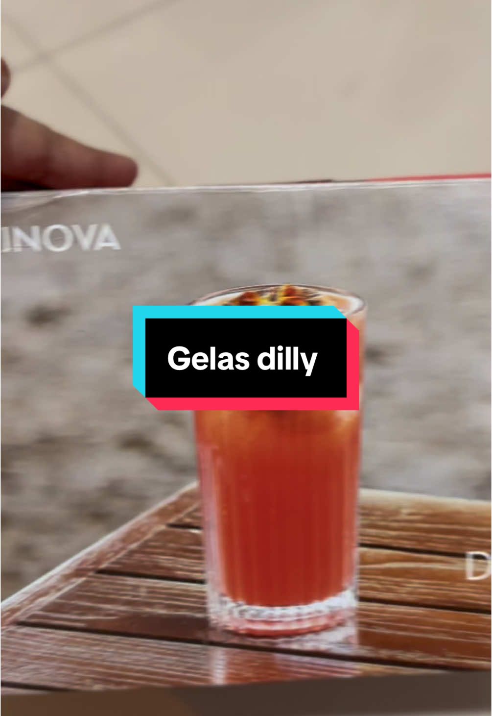 Aaa suka banget sama gelas nya 🥰😍😍😍#gelasdilly #gelascantik #rekomendasigelasestetik 