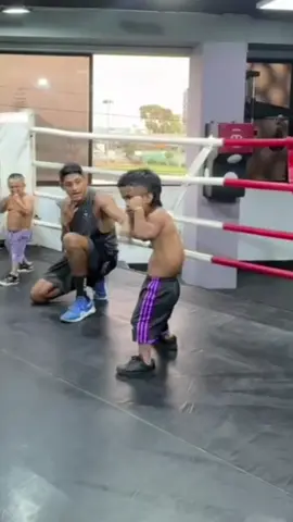 Manolito😂😂😂#manolo #manolitorojitas #viralclips #tc #chistoso #humor #risas #jorgito #jorgitoelguayaco  #fyp #foryoupage #kick #paratii #juanchitopg #juanfertc #juanferlamata 