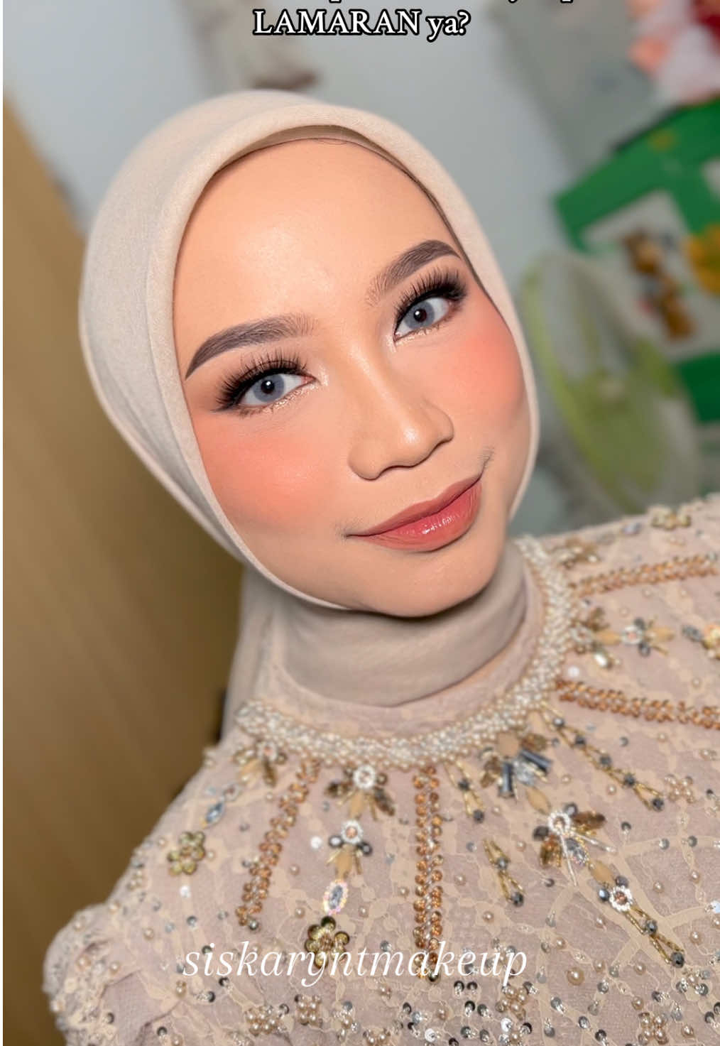 jangan lupa booking makeup nya si aku xixiixi🤭 wa 0812-1214-2811 #mua #muatanjungpriok #muajakarta #muajakartautara #makeup #makeuplamaran #engagement 
