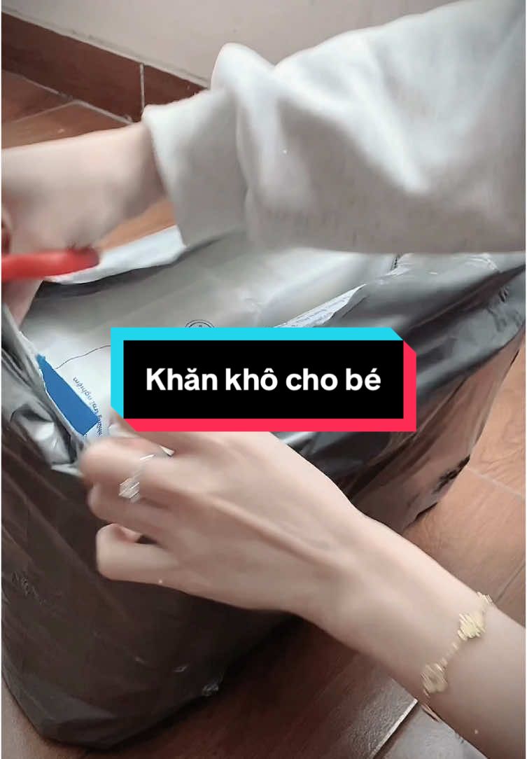 Hơn 100 cành có 3 bịch khăn vải khô dùng để thay bỉm/tã cho bé siêu tiết kiệm #khankhodanang #abby #tiktokshop #viral 